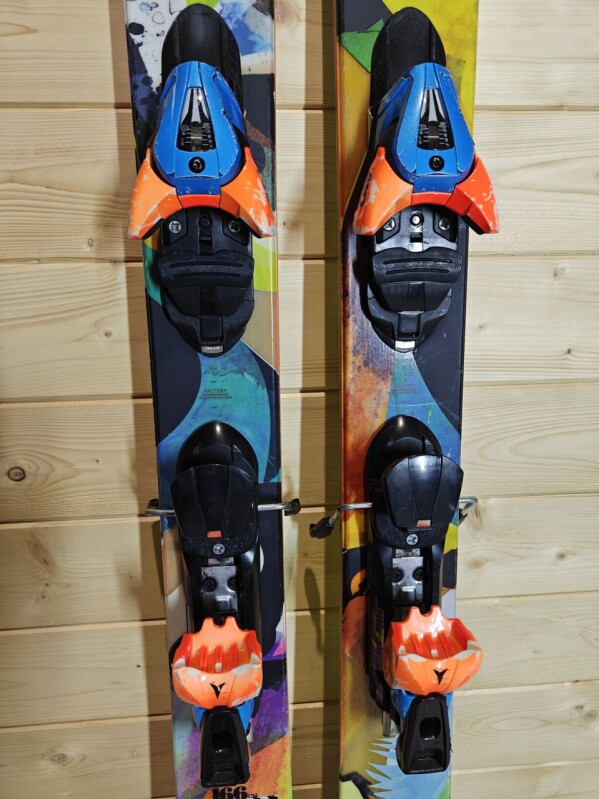 ZJAZDOVÉ SENIORSKÉ VIAZANIE ATOMIC FREERIDE 12